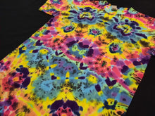 Load image into Gallery viewer, Medium. Tie dye shirt. Psychedelic profile tee.
