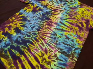 XL. Tie dye shirt. Northern lights scrunch tee.