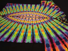 Load image into Gallery viewer, Large. Tie dye shirt. High contrast third eye tee.
