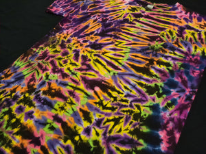 Large. Tie dye shirt. High contrast scrunch tee.