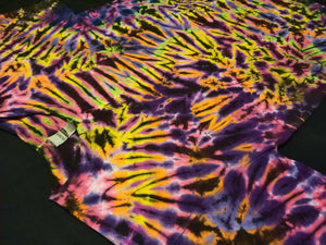 Large. Tie dye shirt. High contrast scrunch tee.