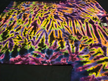 Load image into Gallery viewer, Large. Tie dye shirt. High contrast scrunch tee.

