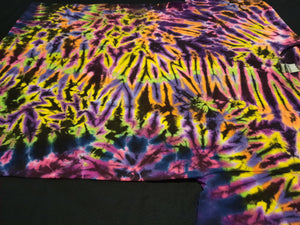 Large. Tie dye shirt. High contrast scrunch tee.