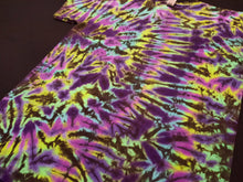Load image into Gallery viewer, Medium. Tie dye shirt. Scrunch tee.

