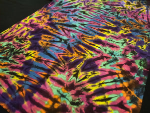 Large. Tie dye shirt. Scrunch tee.