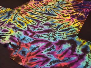 Large. Tie dye shirt. High contrast scrunch tee.