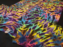 Load image into Gallery viewer, Large. Tie dye shirt. Scrunch tee.
