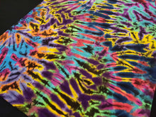Load image into Gallery viewer, XL. Tie dye shirt. Scrunch tee.
