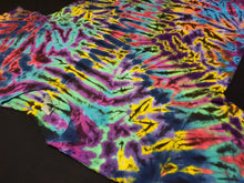 Load image into Gallery viewer, XL. Tie dye shirt. Scrunch tee.
