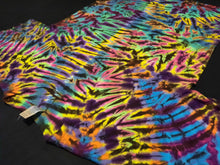 Load image into Gallery viewer, Large. Tie dye shirt. Scrunch tee.
