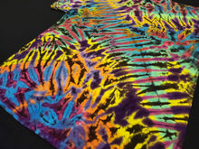 Load image into Gallery viewer, Large. Tie dye shirt. Scrunch tee.
