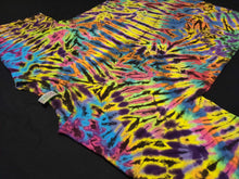 Load image into Gallery viewer, Large. Scrunch tee.
