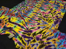 Load image into Gallery viewer, Medium. Scrunch tee.
