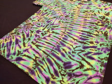 Load image into Gallery viewer, Large. Scrunch tee.
