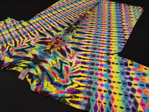 XL. Psychedelic V tee.