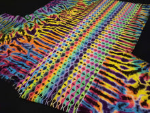Load image into Gallery viewer, 2XL. Honeycomb/scrunch combo tee.
