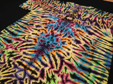 Load image into Gallery viewer, 2XL. Psychedelic scrunch tee.
