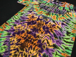 Large. Halloween psychedelic tee.