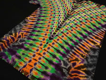 Load image into Gallery viewer, Medium. Psychedelic V tee.
