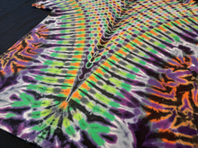 Load image into Gallery viewer, XL. Psychedelic V tee.
