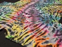Load image into Gallery viewer, 2XL. Scrunch tee.
