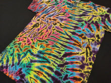 Load image into Gallery viewer, Medium. Scrunch tee.
