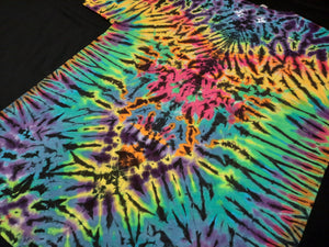 XL. Psychedelic scrunch tee.