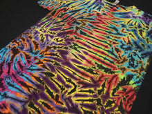 Load image into Gallery viewer, Large. Scrunch tee.
