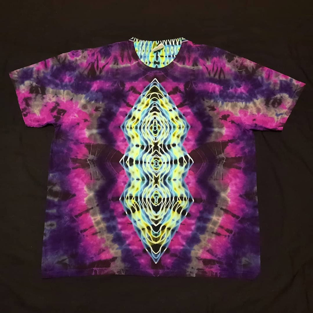 XL. Tie dye shirt. Diamond fusion with spine tee.