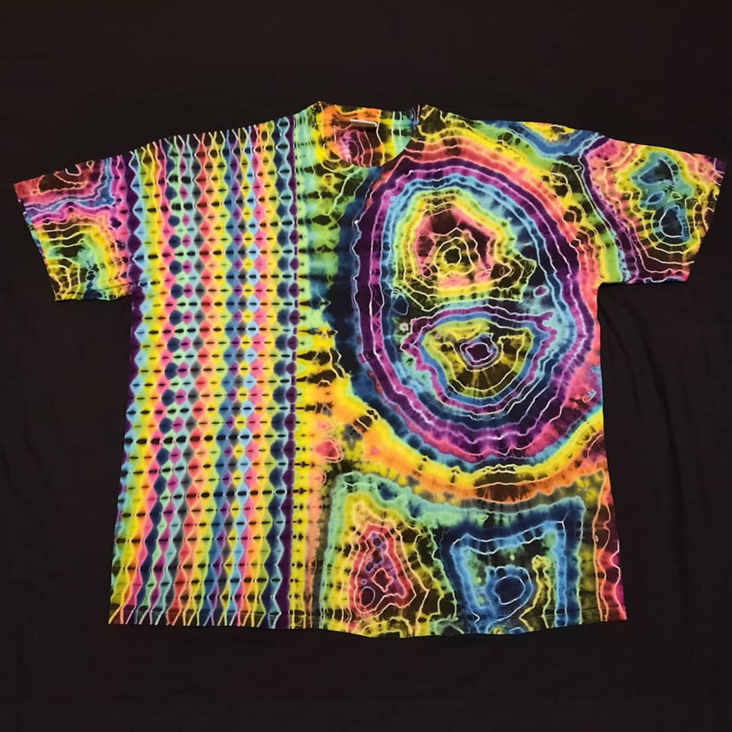 2XL. Tie dye shirt. Psychedelic pleat/geode combo tee.