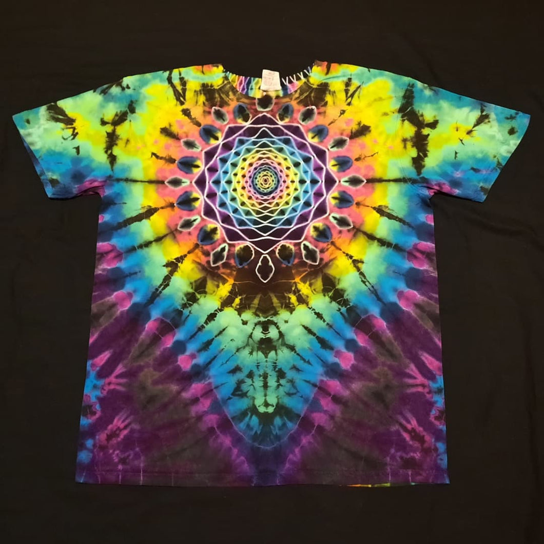 Large. Tie dye shirt. Mandala with spine combo.