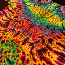Load image into Gallery viewer, 2XL. Psychedelic scrunch tee.
