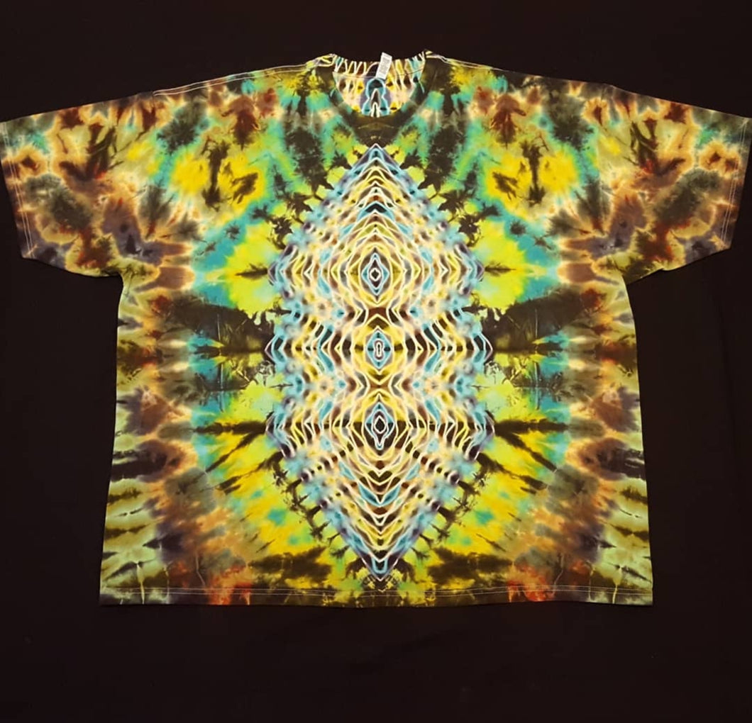 3XL. Tie dye shirt. Black forest diamond fusion with spine tee.