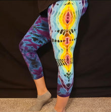 Load image into Gallery viewer, Medium, 8-10, tie dye capri leggings, diamond fusion mandala.
