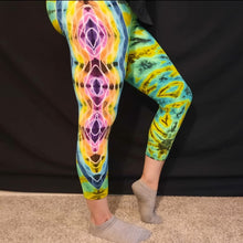 Load image into Gallery viewer, Small, 4-6, Tie dye capri leggings. Diamond fusion mandala.
