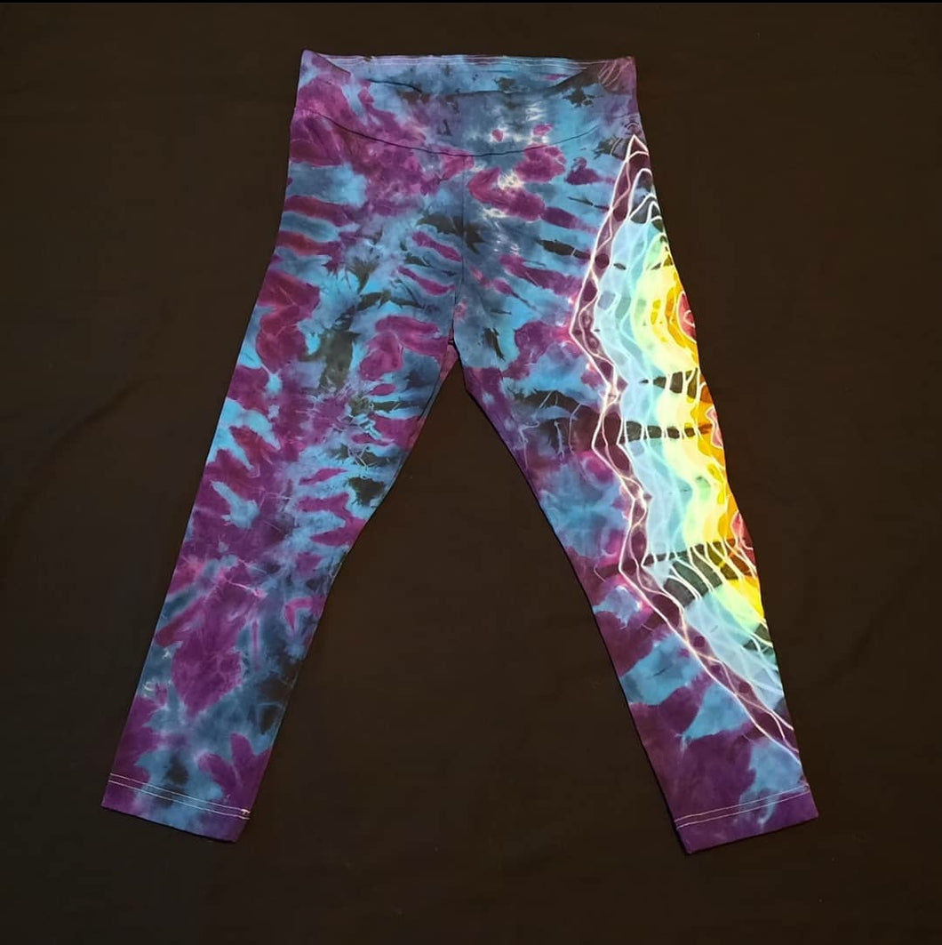 Medium, 8-10, tie dye capri leggings, diamond fusion mandala.