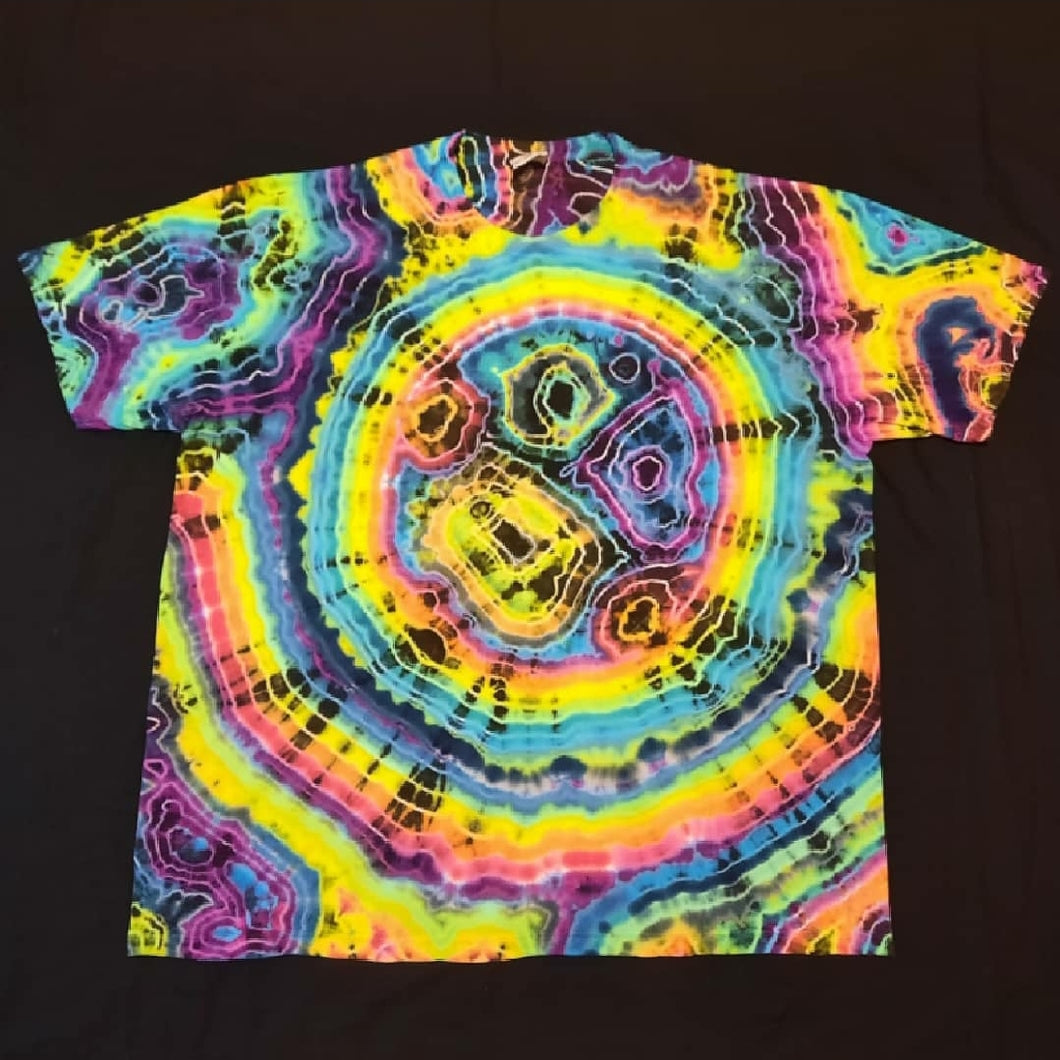 2XL. Tie dye shirt. Dark rainbow geode tee.