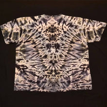 Load image into Gallery viewer, 3XL. Tie dye shirt. Grey scale mandala/ psychedelic scrunch combo tee.
