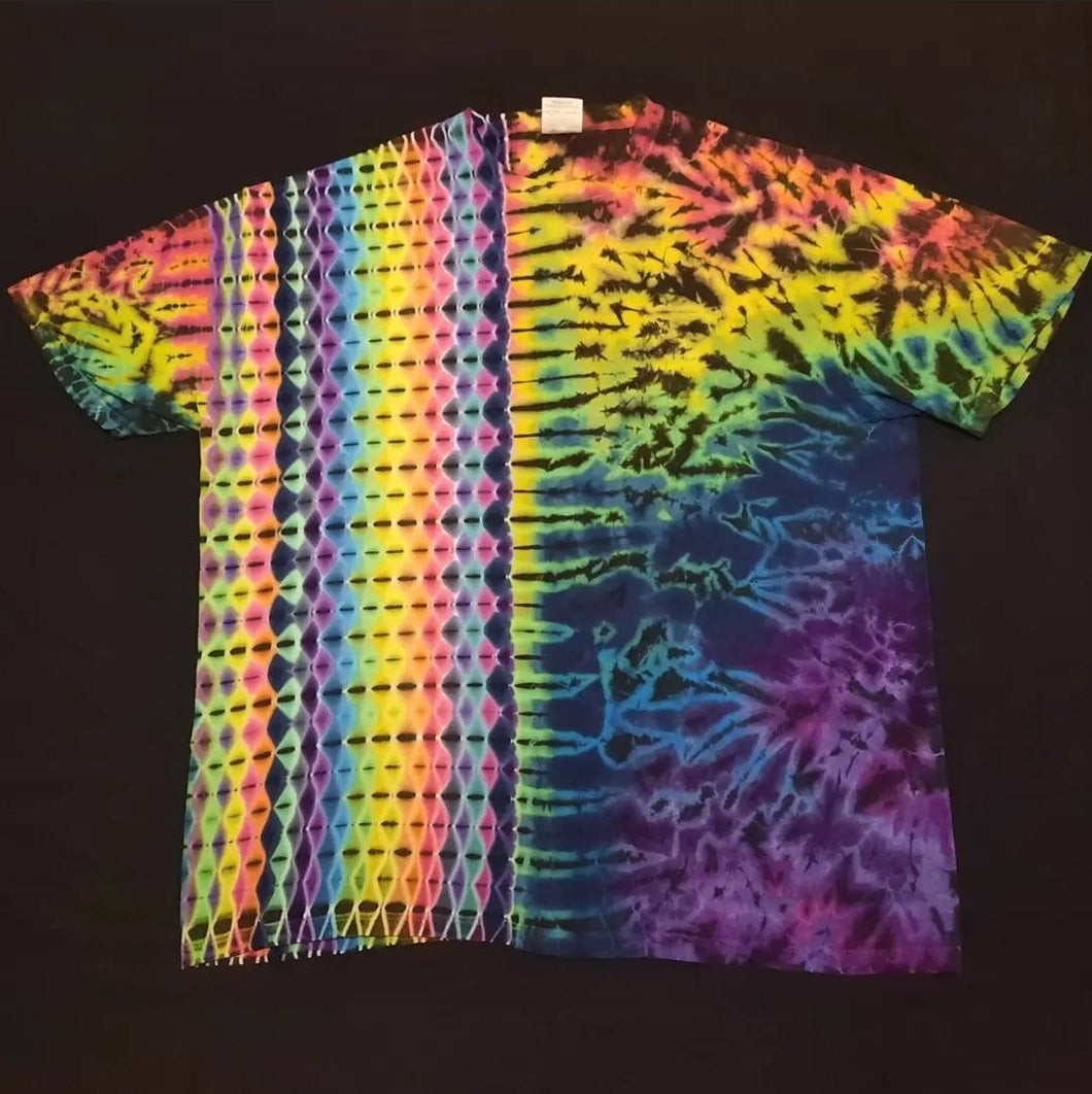 XL. Tie dye shirt. Psychedelic pleat/scrunch combo tee.