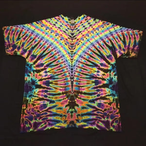 2XL. Tie dye shirt. Psychedelic pleat V tee.