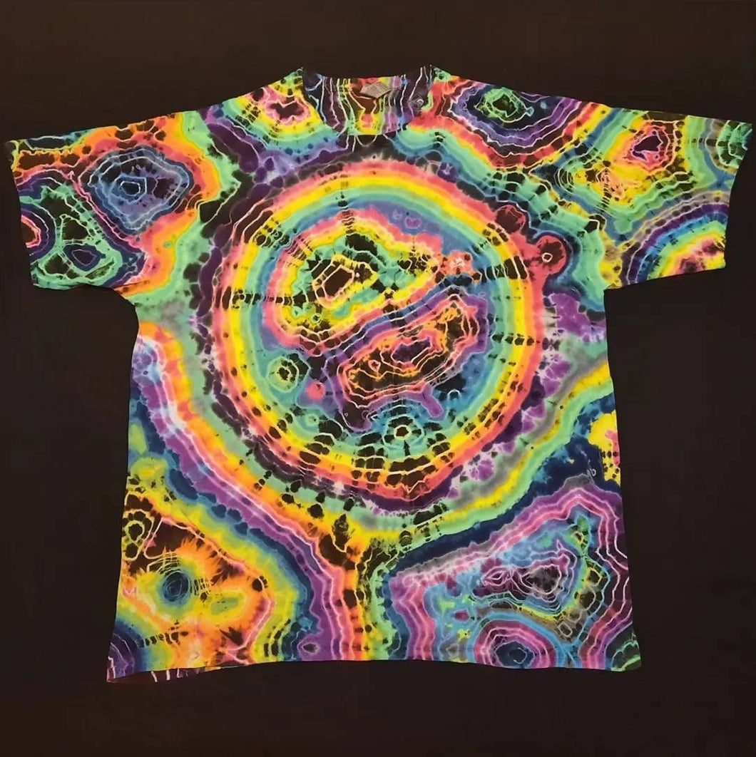 2XL. Tie dye shirt. Dark rainbow geode tee.