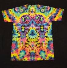 Load image into Gallery viewer, Medium. Tie dye shirt. Psychedelic profile tee.
