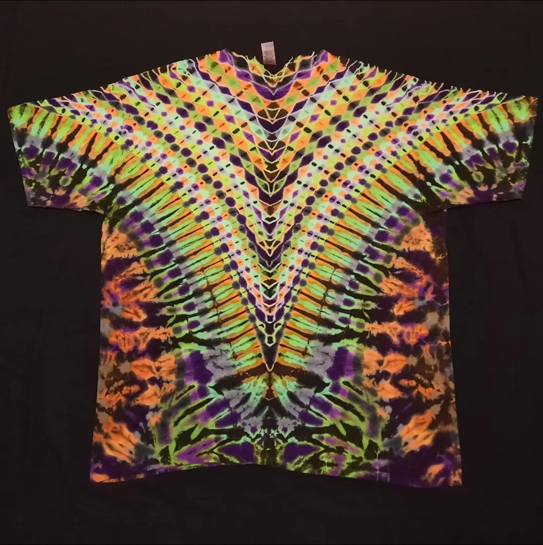 2XL. Tie dye shirt. Halloween psychedelic V tee.