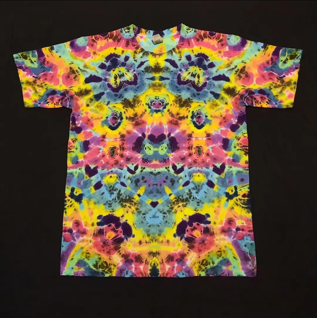 Medium. Tie dye shirt. Psychedelic profile tee.