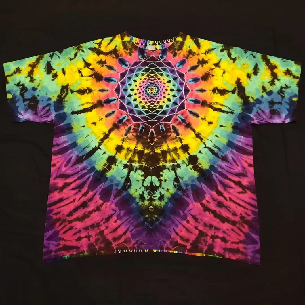 3XL. Tie dye shirt. Mandala with spine tee.