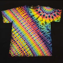 Load image into Gallery viewer, Large. Tie dye shirt. Mandala/psychedelic pleat combo tee.
