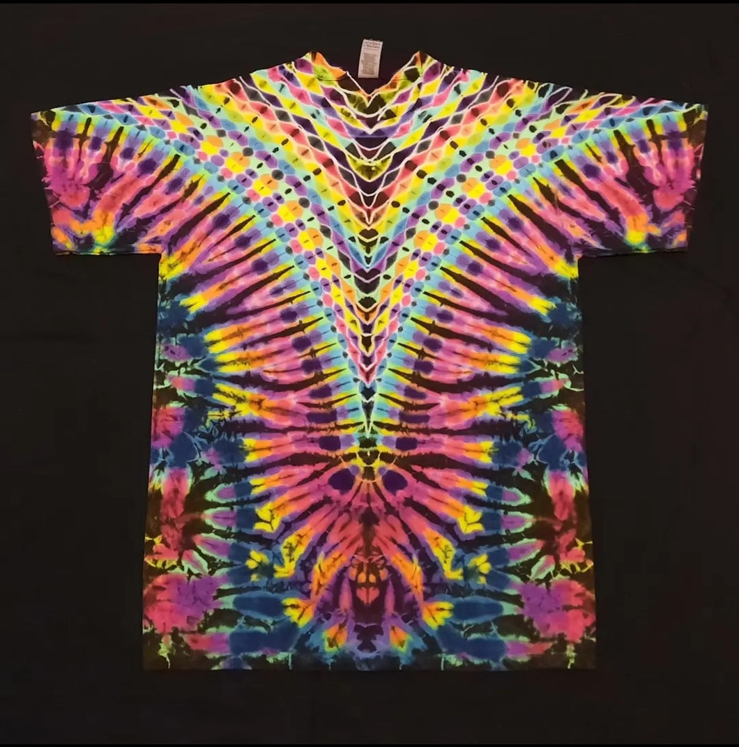 Medium. Tie dye shirt. High contrast psychedelic V tee.