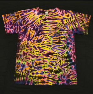 Large. Tie dye shirt. High contrast scrunch tee.