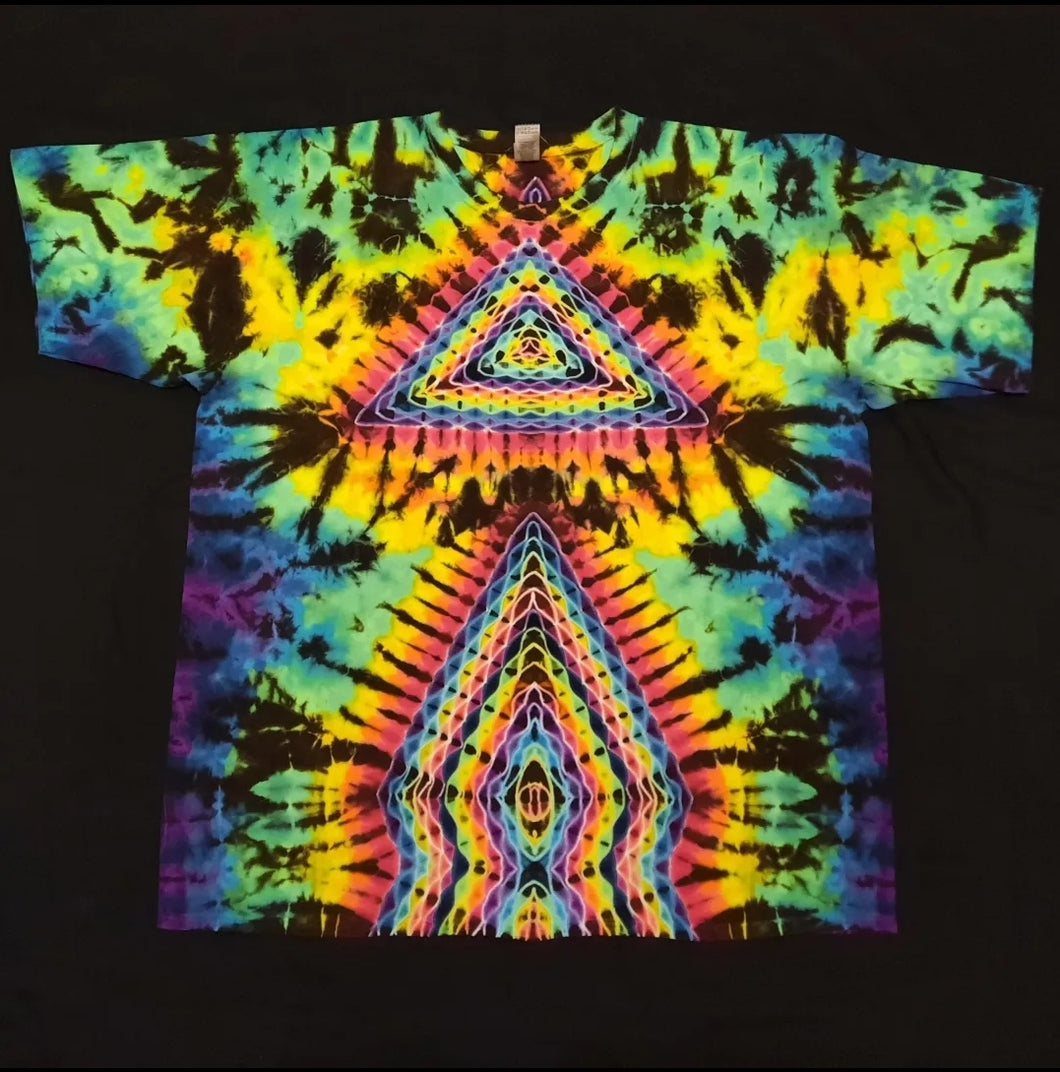 2XL. Tie dye shirt. Triangle/diamond fusion combo tee.