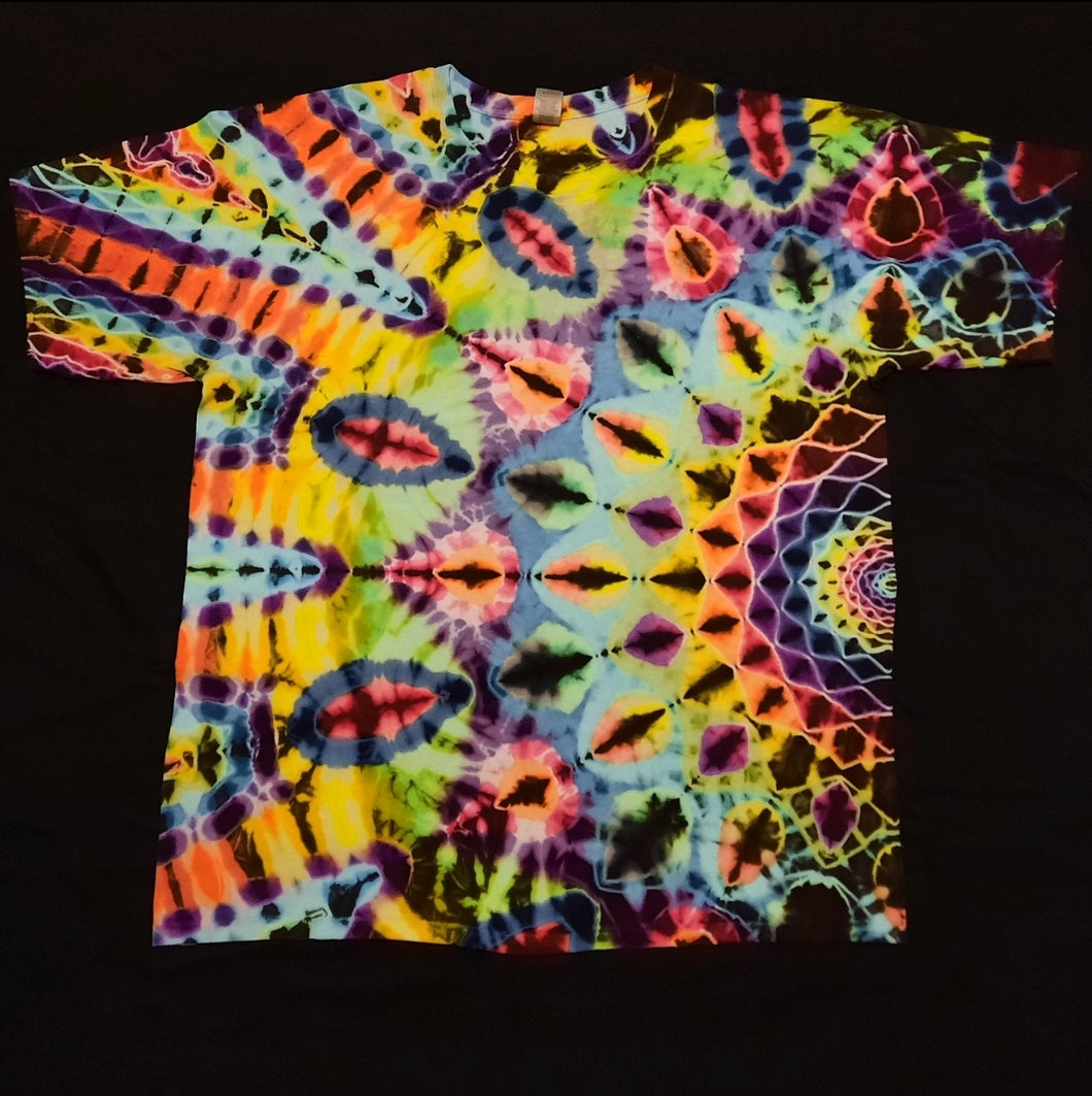 XL. Tie dye shirt. Side mandala tee.